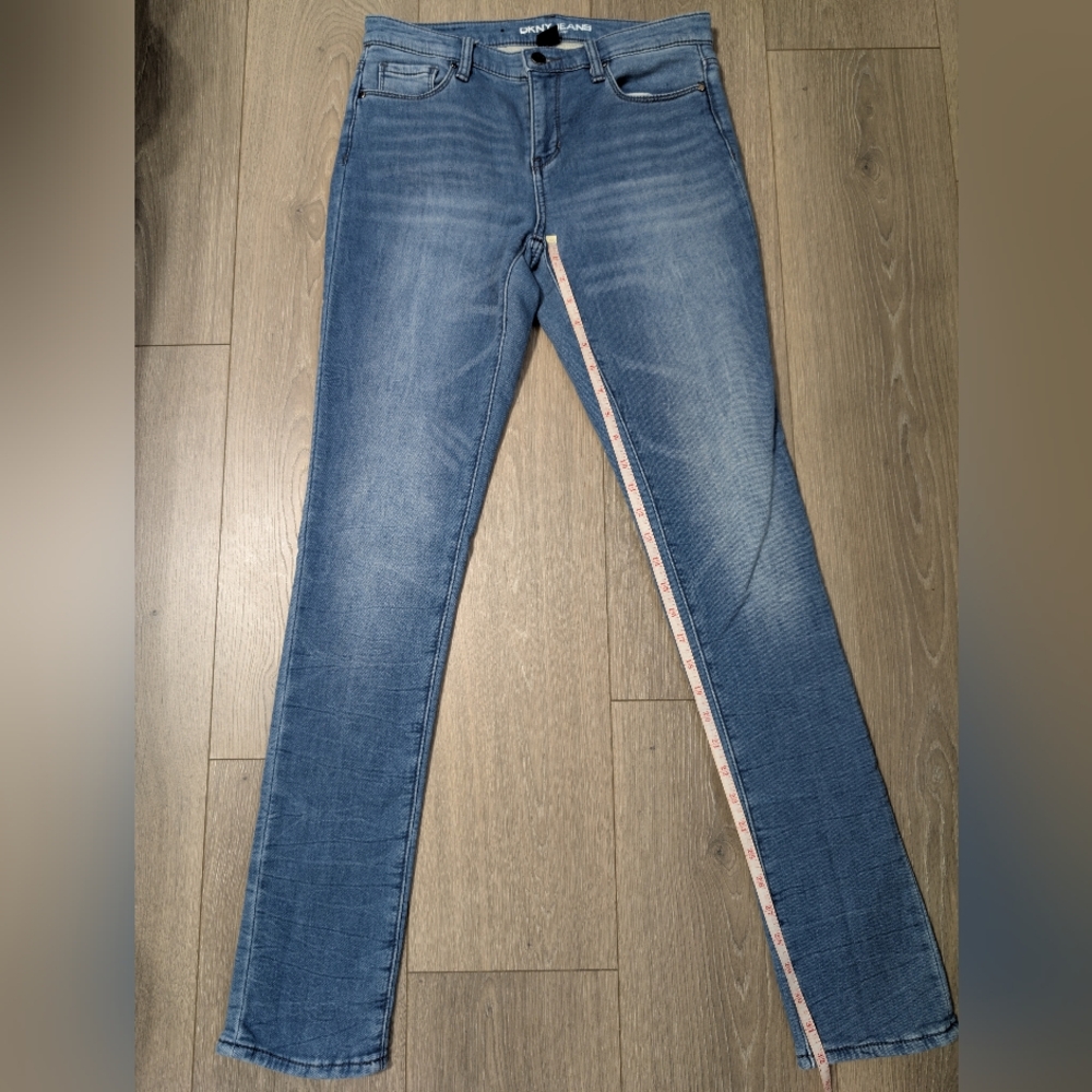 EUC•DKNY Women's Jeans Soho Skinny•94 % Cotton, Soft Interior•5 Pockets•Size 4👖